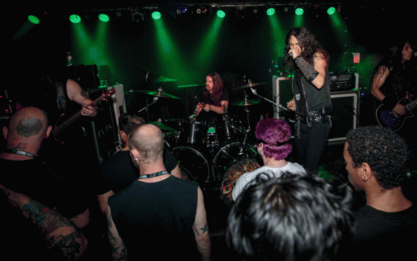 Spirit of Metal Webzine : The Riot Room